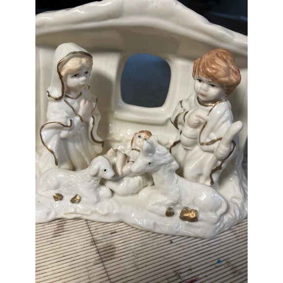 Nativity Small one piece White and Gold Color - Picture 2 of 9